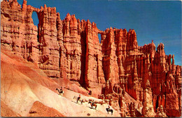 Utah Bryce Canyon National Park Horseback Riders At The Wall Of Windows - Bryce Canyon
