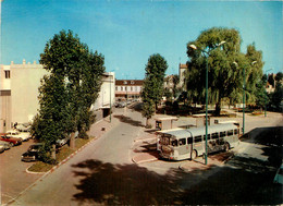 Sucy En Brie * La Place De La Gare * Autobus Bus - Sucy En Brie