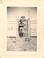 Delcampe - LOUDEAC  -  Cliché D'un Homme Devant Le Parc Des Sports De La Ville        - Voir Description - Loudéac