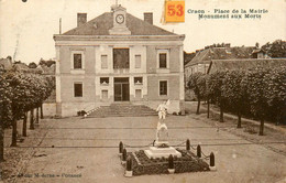 Craon * La Place De La Mairie Et Le Monument Aux Morts - Craon