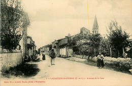 Labastide St Pierre * Avenue De La Gare * Villageois * Le Facteur Et Son Vélo ? - Labastide Saint Pierre