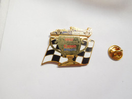Superbe Pin's En EGF , Auto F1 Williams Renault , FIA , World Champion 1992 , Canon , ELF , Tabac Camel , Labatt's - F1
