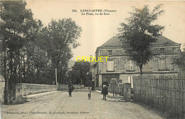 86 Lencloître, Le Pont Vu De Face, Fillettes En Avant ... - Lencloitre