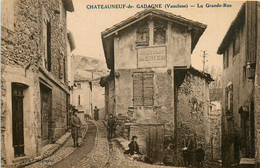 Châteauneuf De Gadagne * La Grande Rue Du Village * Villageois - Andere & Zonder Classificatie