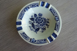 Porseleinen Bord Delfts Blauw (asbak - Cendrier) - Bloemen - Fleurs - Flowers, Old, Rare, Unique - Delft (NLD)