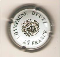 CAPSULE MUSELET CHAMPAGNE  DEUTZ AY FRANCE N° 30a ( Or Et Blanc Contour Gris Strié) - Deutz