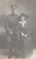 LONDRES 1915 PHOTO COUPLE AVEC HOMME EN UNIFORME - Personen