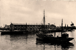 Lorient * Vue Sur Le Port De Pêche * Bateau Pêcheurs - Lorient