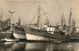 Etel * Les Chalutiers Au Port * Bateaux De Pêche - Etel