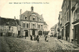 Le Palais , Belle Ile En Mer * Place Et Hôtel De Ville * éditeur Villard N°2465 - Belle Ile En Mer