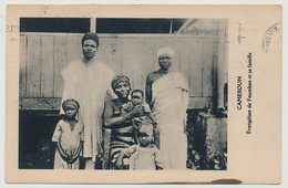 CPA - CAMEROUN - Evangéliste De Foumban Et Sa Famille - Camerun