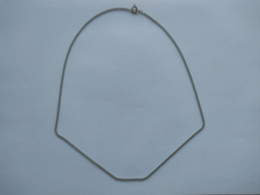 CHAINE Poinçon Attache Pas D'origine Long Total 51 Cm Env Poids 6,69 Grammes - Necklaces/Chains