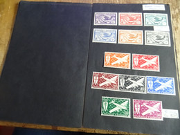 Nouvelle Calédonie Pages D'albums Timbres De Poste Aérienne Neufs Avec Charnières Dont Révolution N° 35 - Collezioni & Lotti