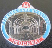 URSS / CCCP - Insigne / Broche Ville De Moscou - Métal Argenté Peint - Dimensions : 30 X 28 Mm - Rusia