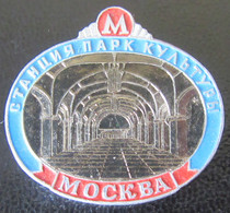 URSS / CCCP - Insigne / Broche Ville De Moscou - Métal Argenté Peint - Dimensions : 30 X 28 Mm - Russland