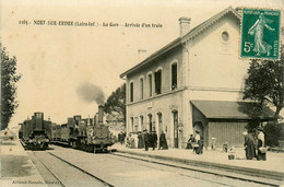 Nort Sur Erdre * Intérieur De La Gare * Arrivée D'un Train * Locomotive * Ligne Chemin De Fer - Nort Sur Erdre