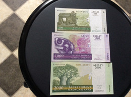 LOT 3 Billets  MADAGASCAR  *200 *1000 *2000 - Madagascar