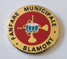 BD123 Pin's Fanfare Municipale Blamont Tambour Trompette Meurthe Et Moselle Achat Immédiat - Musique