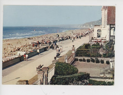 Cabourg : La Digue Et Vue Générale De La Plage (n°7 Artaud) - Cabourg