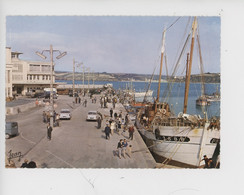 Douarnenez : Le Port De Pêche Et La Criée, Au Fond La Plage Du Ris (cp Vierge N°20/189 Jean - Douarnenez