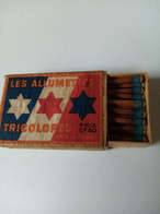 Boîte D' Allumettes Avec Son Contenu - Les Allumettes Tricolores - - Zündholzschachteln