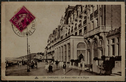 Cabourg, Le Grand Hôtel Et La Digue. édition CAP N°139 Timbre Semeuse Fond Plein 20c Lilas Rose Oblitéré Trouville 1936. - Cabourg