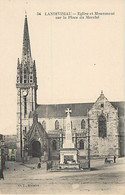 LANDIVISIAU - église Et Monument Sur La Place Du Marché - 34 - Landivisiau