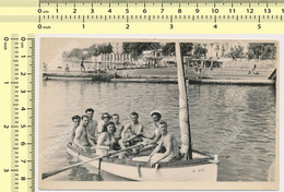 REAL PHOTO, Beach Group Shirtless Men Women In The Boat Sailboat Hommes Nu Women Dans Bateau Plage ORIGINAL - Anonymous Persons