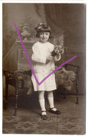 ♥️ Petite Fille Avec Des Fleurs. Photo G. Turner, Camberwell. (21.05.1918) (Photo Studio, Montage, Fotokaart)(KL-B-5) - Photographs