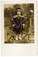 ♥️ Petite Fille Sur Une Chaise. The Fancy Dress Studio, Tottenham, London (Photo Studio, Montage, Fotokaart)(KL-B-5) - Photographs