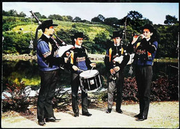 ► CPSM   Folklore  Bretagne  Sonneur Biniou  Bombarde Tambour 1970 - Musique