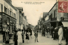 La Bernerie En Retz * La Place Du Marché * Entrée De La Rue De Pornic * épicerie Nouvelle PINEAU * Commerces Magasins - La Bernerie-en-Retz