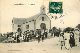 Préfailles * Rue Et Vue Sur La Chapelle * Sortie De Messe - Préfailles