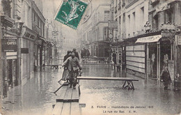 CPA Paris - Inondations De Janvier 1910 - La Rue Du Bac - E M - Alluvioni Del 1910