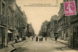 Châteaubriant * La Rue De L'hôtel De Ville , Partie Sud * Commerces Magasins - Châteaubriant