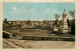 St Benoit * Le Monument Aux Morts Et Vue Sur Le Groupe Scolaire De Fontgrande * école - Andere & Zonder Classificatie