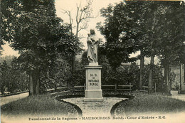 Haubourdin * Pensionnat De La Sagesse * La Cour D'entrée * école - Haubourdin