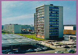 VELIZY-VILLACOUBLAY - Le Centre Commercial Et Le Bureau De Poste Renault Dauphine R16 R8 Citroen DS Peugeot 404 Autos - Velizy