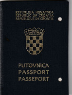 C109  --   PASSPORT  --   CROATIA  --   I. MODEL  --  1992  --  GENTLEMAN PHOTO - Historical Documents