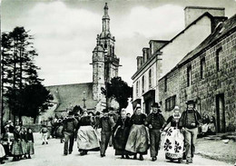 ► CPSM   Folklore  Bretagne  Procession La Gavotte Chateaulin 1970 - Autres Communes