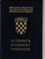 C119 --   PASSPORT  --   CROATIA  --   I. MODEL  --  1993  --  LADY PHOTO - Historical Documents