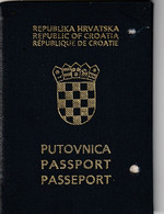 C121 --   PASSPORT  --   CROATIA  --   I. MODEL  --  1993  --  LADY PHOTO - Historical Documents