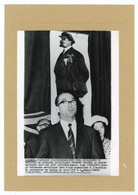 LONDRES IVAN IPPOLITOV  Diplomate Soviétique à Une Exposition Sur  LENINE  En1971 - Personnes Identifiées