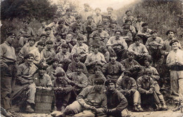 CPA Militaria Photo - Régiment Militaire - Soldats Avec Bérets Et En Sabots - 1922 - Regiments