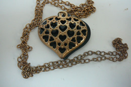 PENDENTIF  :COEUR /CHAINE  BON ETAT GENERAL    LIRE ET VOIR!! - Pendants