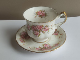 Tasse à Café Et Soucoupe Porcelaine Paragon Fine Bone China Made In Angleterre Elizabeth Rose Poids 189 Grammes - Cups