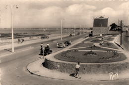 Pornichet * Vue Prise Sur Le Remblai * Automobile Voiture Ancienne - Pornichet