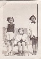 Old Real Original Photo - Little Girls Posing - Ca. 8.5x6 Cm - Anonymous Persons