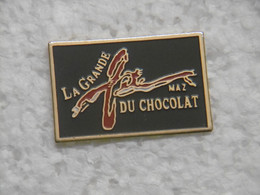 Pin's Alimentation - CHOCOLAT La Grande Fête - Pins Daté 10 . 10 . 1992 - Pin Fête Des Chocolatiers - Alimentation