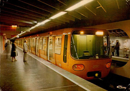 LYON     ( RHONE )     LE METRO DE  LYON . STATION BELLECOUR - Métro